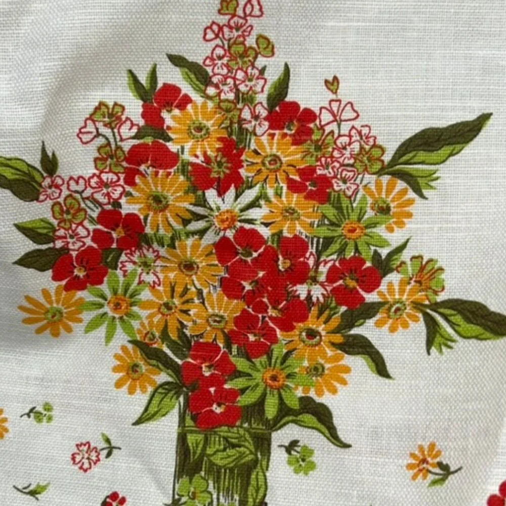 NEW 100% Linen Poland red yellow floral print 2 napkins table cloth 70 inch roun